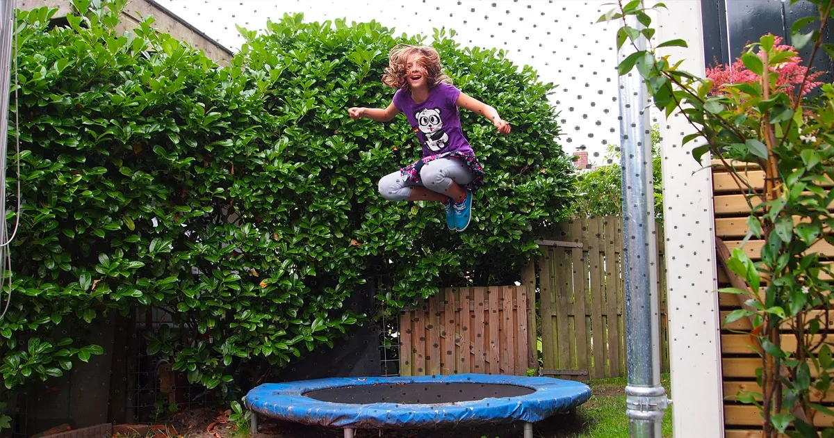 Ieder omdraaien astronomie Amerikaans onderzoek: een trampoline is goed voor kinderen