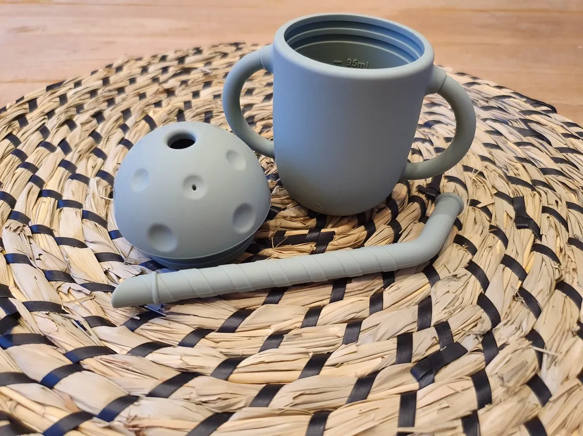 Siliconen drinkbeker met oortjes en rietje Groen - Oefenbeker - Peuterbeker - Leren drinken uit een beker - Kinderbeker - Beker met oortjes - Rietjes beker speelgoed